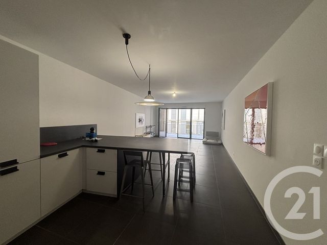 Afficher la photo en grand Appartement F3 à vendre - 3 pièces - 81 m2 - Nimes - 30 - LANGUEDOC-ROUSSILLON