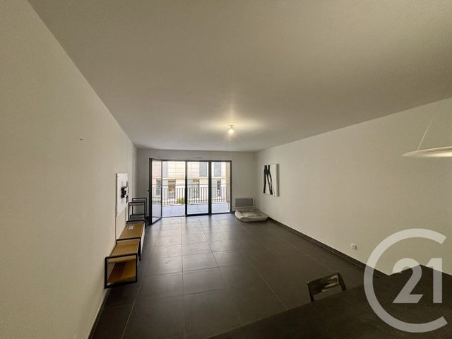 Afficher la photo en grand Appartement F3 à vendre - 3 pièces - 81 m2 - Nimes - 30 - LANGUEDOC-ROUSSILLON