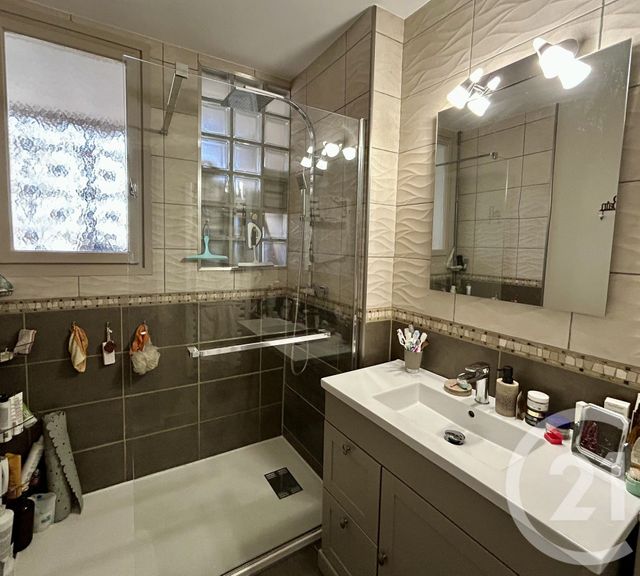 Afficher la photo en grand Appartement T4 à vendre - 4 pièces - 88,79 m2 - Nimes - 30 - LANGUEDOC-ROUSSILLON