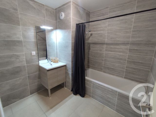 Afficher la photo en grand Appartement T3 à louer - 3 pièces - 72,20 m2 - Nimes - 30 - LANGUEDOC-ROUSSILLON
