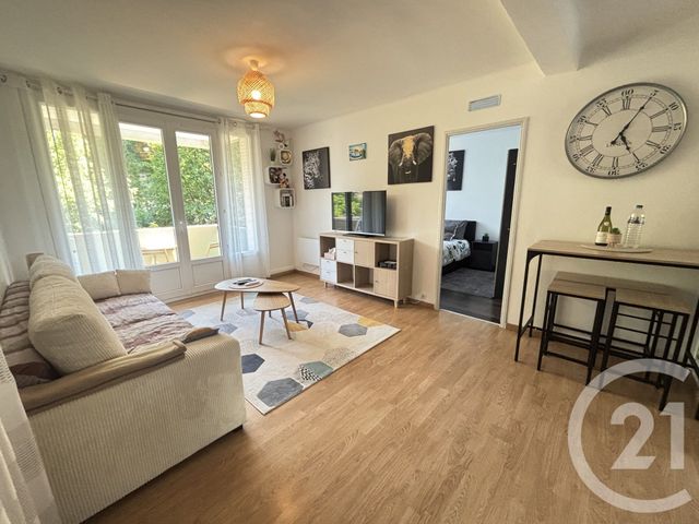 Appartement T3 &agrave; louer - 3 pi&egrave;ces - 53,15 m2 - Nimes - 30 - LANGUEDOC-ROUSSILLON