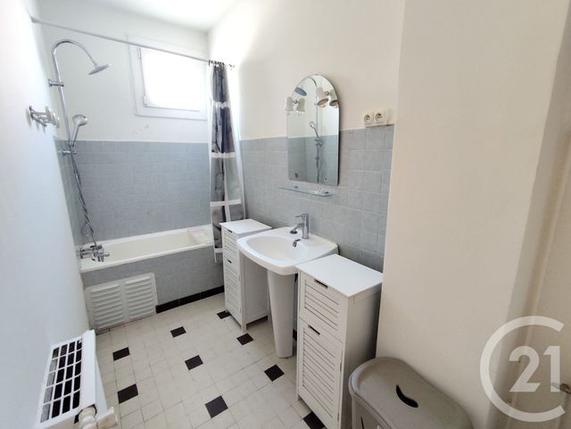 Appartement Studio &agrave; louer - 1 pi&egrave;ce - 35,90 m2 - Nimes - 30 - LANGUEDOC-ROUSSILLON