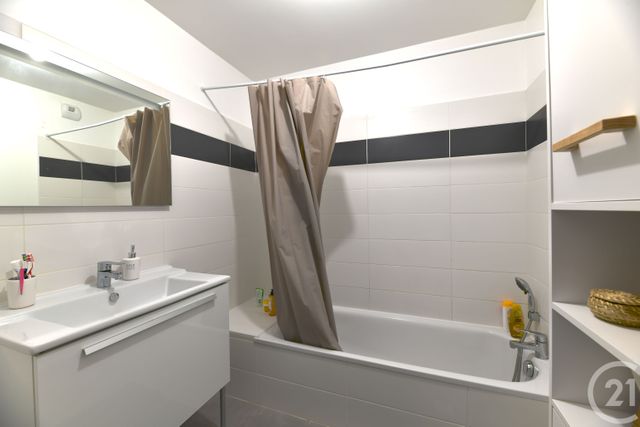 Appartement T3 &agrave; louer - 3 pi&egrave;ces - 58,16 m2 - Nimes - 30 - LANGUEDOC-ROUSSILLON