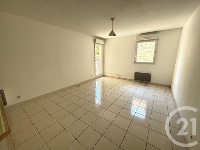 Appartement T3 &agrave; louer - 3 pi&egrave;ces - 55,02 m2 - Nimes - 30 - LANGUEDOC-ROUSSILLON