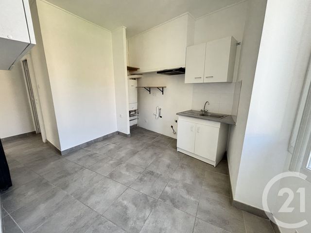 Appartement T3 &agrave; louer - 3 pi&egrave;ces - 70,50 m2 - Nimes - 30 - LANGUEDOC-ROUSSILLON