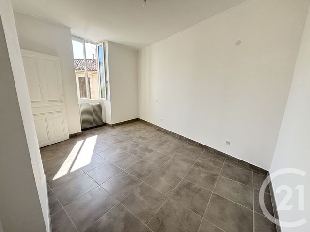 Appartement T3 &agrave; louer - 3 pi&egrave;ces - 70,50 m2 - Nimes - 30 - LANGUEDOC-ROUSSILLON