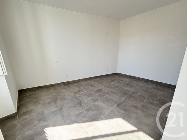 Appartement T3 &agrave; louer - 3 pi&egrave;ces - 70,50 m2 - Nimes - 30 - LANGUEDOC-ROUSSILLON