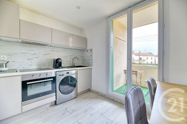 Appartement T4 &agrave; louer - 4 pi&egrave;ces - 64,26 m2 - Nimes - 30 - LANGUEDOC-ROUSSILLON