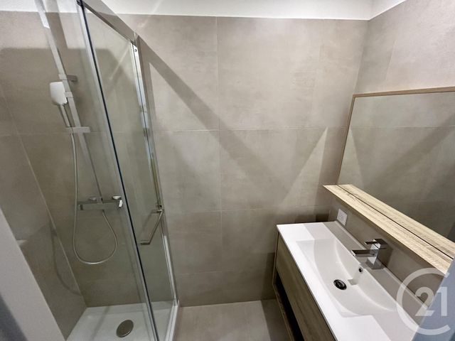 Appartement F5 &agrave; louer - 5 pi&egrave;ces - 88,33 m2 - Nimes - 30 - LANGUEDOC-ROUSSILLON