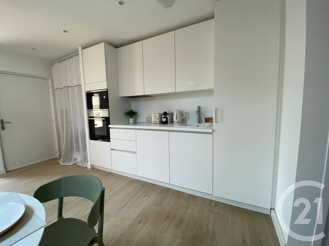 Appartement T3 &agrave; louer - 3 pi&egrave;ces - 40,50 m2 - Nimes - 30 - LANGUEDOC-ROUSSILLON