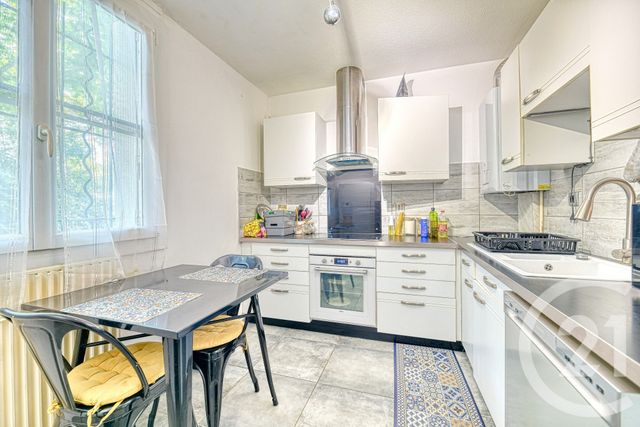 Appartement T4 &agrave; louer - 4 pi&egrave;ces - 81,68 m2 - Nimes - 30 - LANGUEDOC-ROUSSILLON