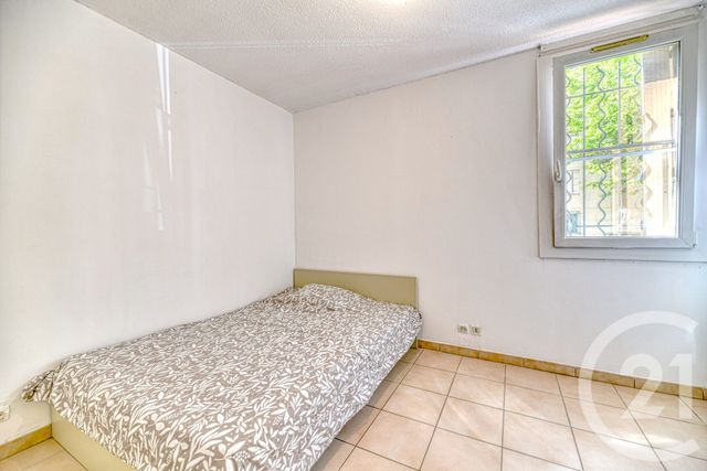 Appartement T4 &agrave; louer - 4 pi&egrave;ces - 81,68 m2 - Nimes - 30 - LANGUEDOC-ROUSSILLON