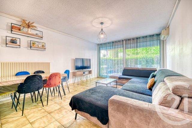 Appartement T4 &agrave; louer - 4 pi&egrave;ces - 81,68 m2 - Nimes - 30 - LANGUEDOC-ROUSSILLON