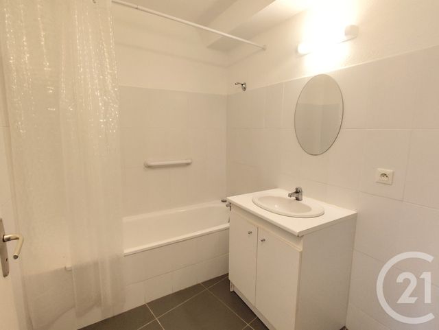 Appartement F2 &agrave; louer - 2 pi&egrave;ces - 43,43 m2 - Nimes - 30 - LANGUEDOC-ROUSSILLON