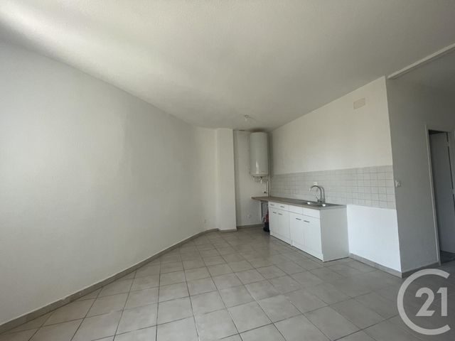 Appartement F3 &agrave; louer - 3 pi&egrave;ces - 75,14 m2 - Lunel - 34 - LANGUEDOC-ROUSSILLON