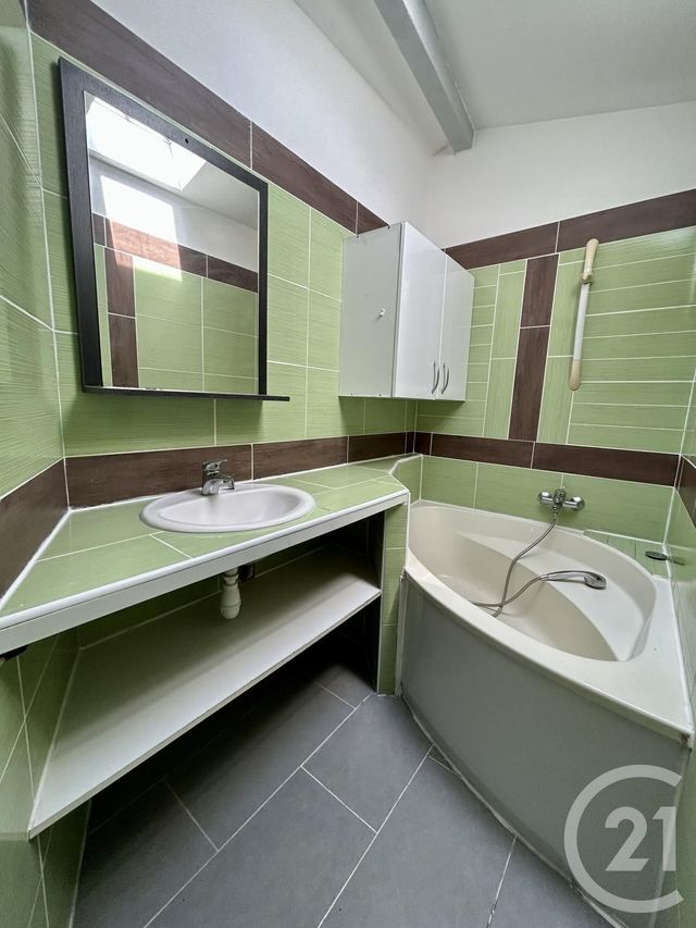 Appartement F3 &agrave; louer - 3 pi&egrave;ces - 41,10 m2 - Lunel - 34 - LANGUEDOC-ROUSSILLON