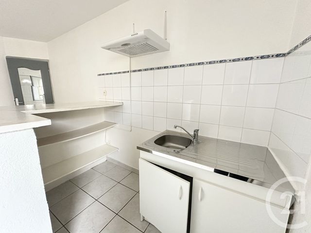 Appartement F2 &agrave; louer - 2 pi&egrave;ces - 41,68 m2 - Uchaud - 30 - LANGUEDOC-ROUSSILLON