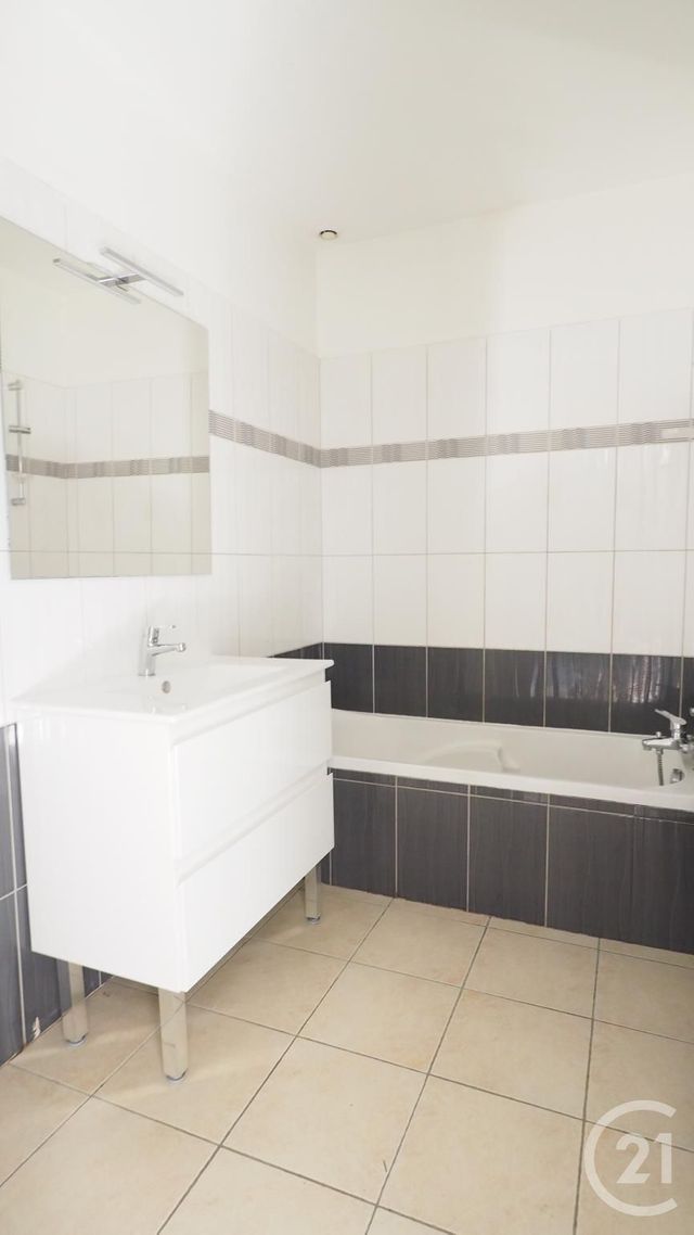 Appartement F3 &agrave; louer - 3 pi&egrave;ces - 60,59 m2 - Le Cailar - 30 - LANGUEDOC-ROUSSILLON