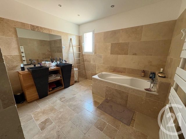 Maison à vendre - 6 pièces - 169,08 m2 - St Gilles - 30 - LANGUEDOC-ROUSSILLON